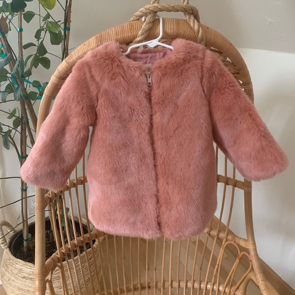 GAP Other - Gap girls faux fur coat